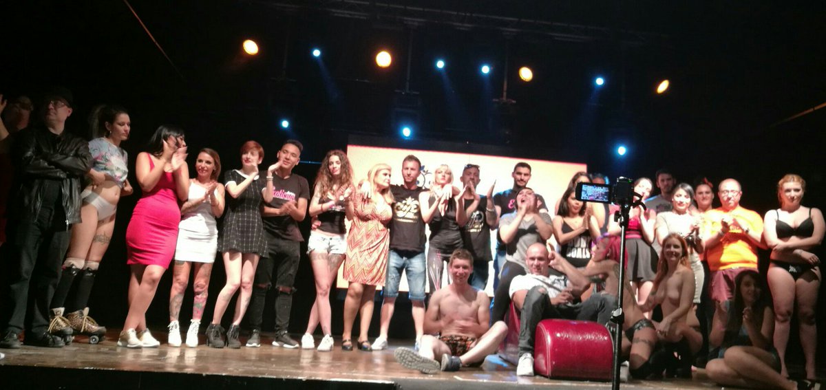 VlcEroticParty's tweet photo. Gracias a todos y cada uno de nuestros artistas que se han dejado la piel en el escenario  y al gran Ricardo Jordan que lo a echo posible https://t.co/bBC34z011F