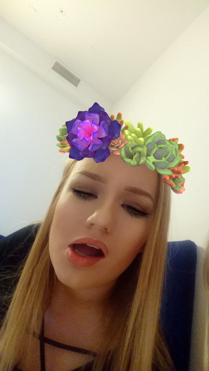 EllieWorsfold's tweet photo. @lucyberry__ sadly these are the only fit photos i have of u on this shitty phone but hope you've had the best bday ever ly bitch x https://t.co/JY0IxfLpVe