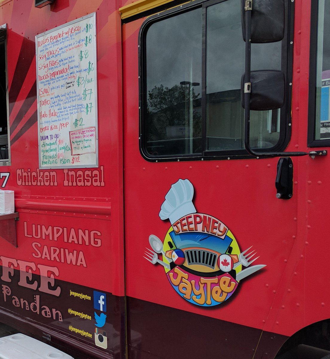 LeeJaxK's tweet photo. Mother's day food truck lunch with momsie at @whatthetruckyeg Shout out to @jeepneyjaytee @rapscallionsft @SLOPPYHOGGS #yegfood https://t.co/JyEoayPLl8