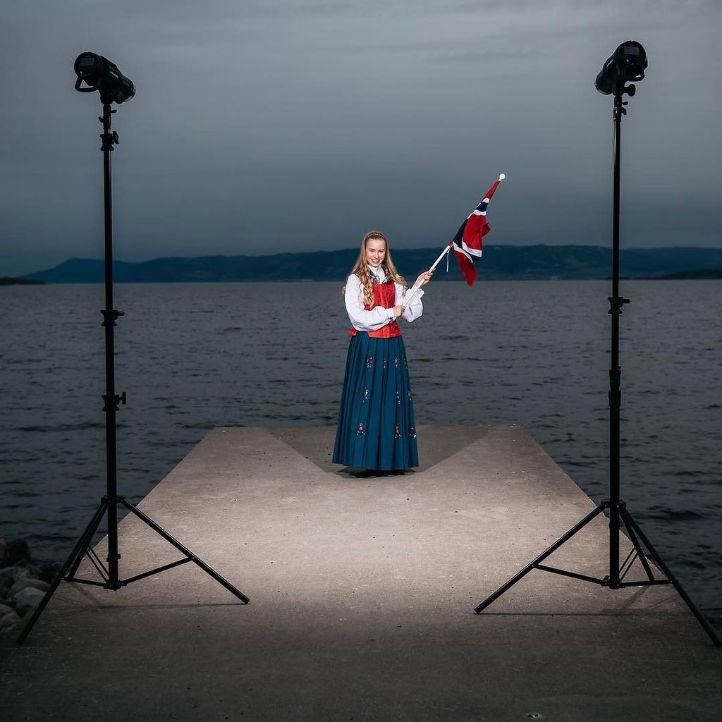 erikkrafft's tweet photo. #konfirmasjon #konfirmasjonsfotografering #profotob1 #iamnikon #mjøsa #bunad #hamar #koigen #famousbehindthescenes… https://t.co/tvCDrNxoHE https://t.co/fTO5tC4vr2