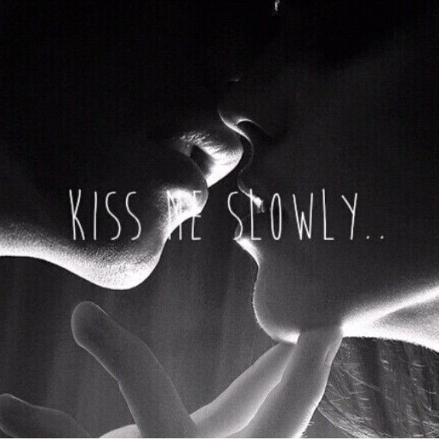 Мои губы трогала губами. Поцелуй. Мои губы трогала губами. Красивый поцелуй. Поцелунв губы.