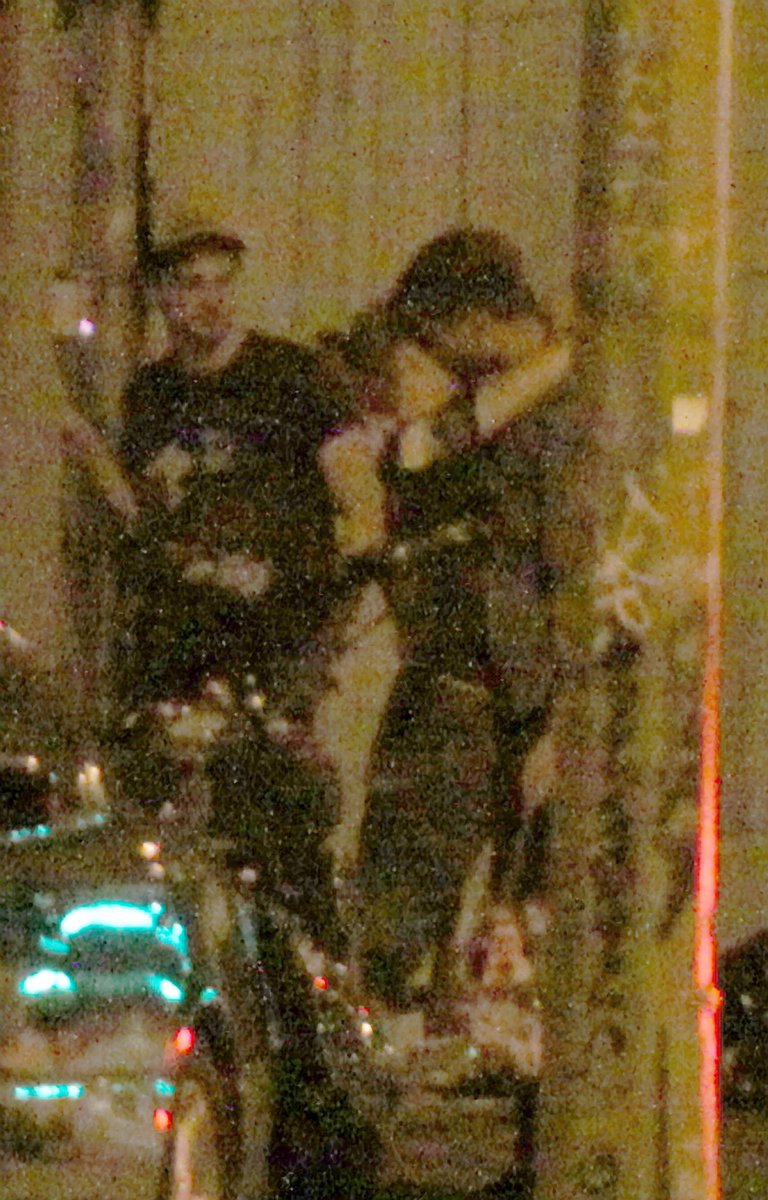 sofi_91's tweet photo. Take note sessed..This is how people that are crazy about each other hug withouth having to call the papz ok? bye 💅 https://t.co/bzDuc5gbG8