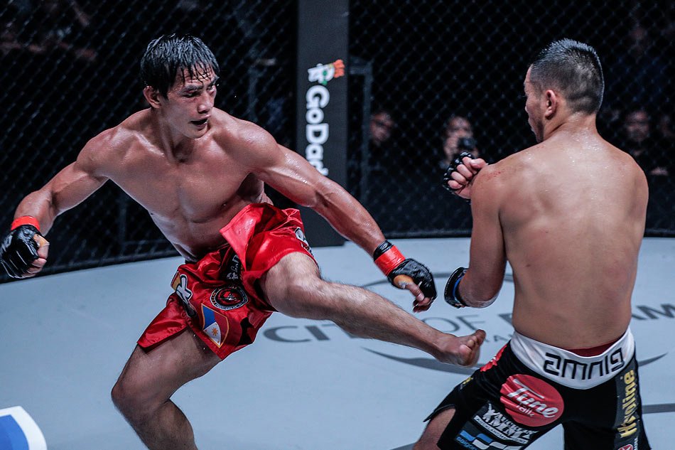 O_KingLightSkin's tweet photo. Folayang-Ev Ting most watched MMA event in PH, says ONE Championship https://t.co/UQLYwTplfy https://t.co/G34aIg6BM9