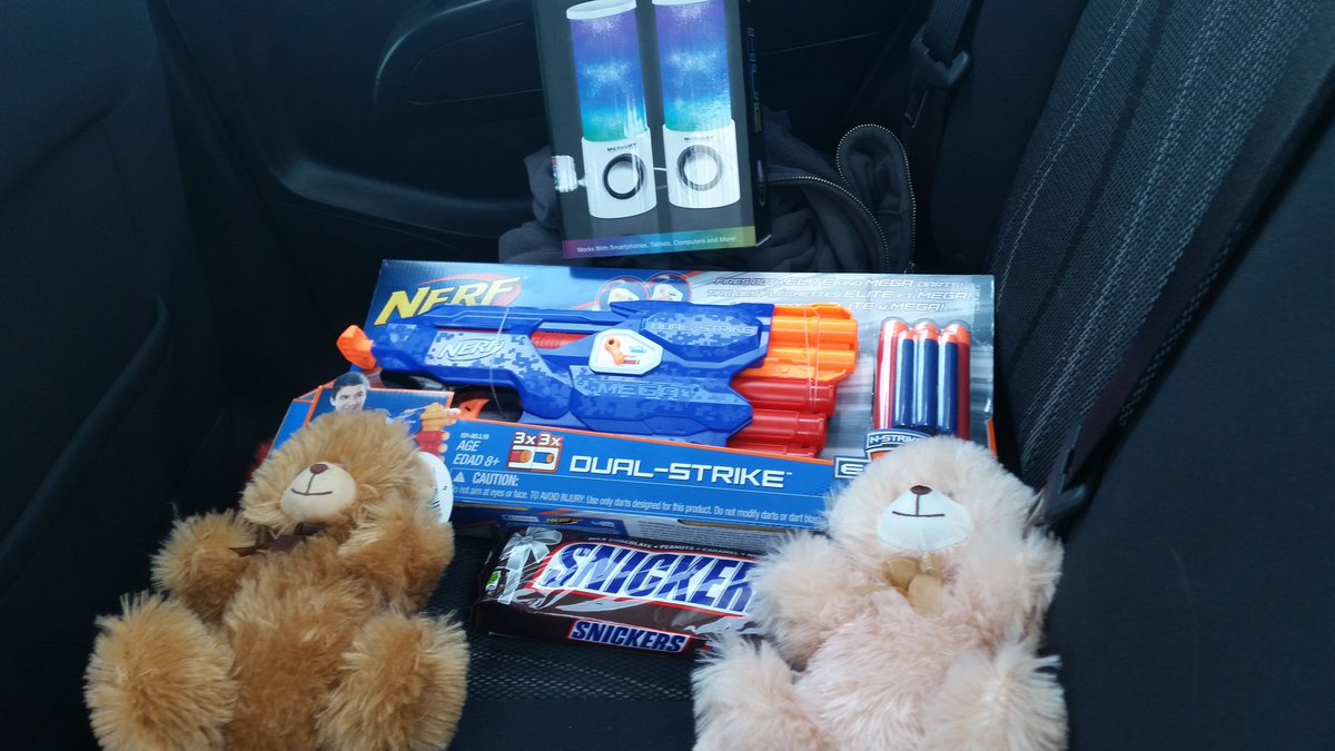 testAnimatons's tweet photo. My phone was dead but I got these cool prizes from a arcade https://t.co/TolgPgYHiS