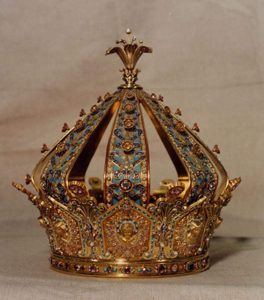 IreneedeLyon's tweet photo. La Fondation @IreneedeLyon solidaire avec @Fourviere69 qui fera tout pour que la couronne soit retrouvée, patrimoine de tous les Lyonnais ! https://t.co/5bLNCPgCYV