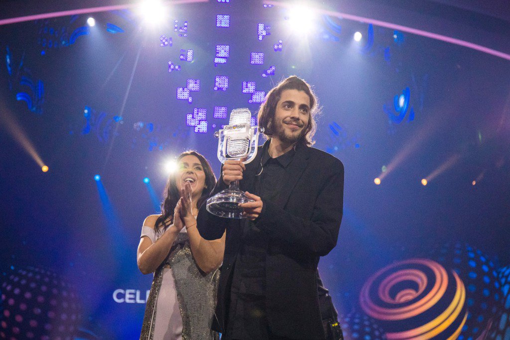 Salvador Sobral logra la ansiada victoria de Portugal en Eurovisión perdidosenlatele.com/2017/05/14/sal…