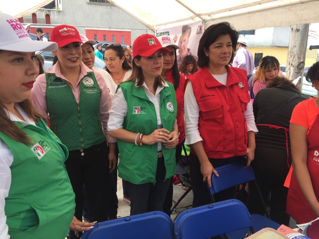 Martha_Hilda's tweet photo. "Una mujer con voz, es por definición, una mujer fuerte" En #Naucalpan, saludé a #MujeresEmprendedoras que inspiran con su trabajo y talento https://t.co/CvHrF94Spm