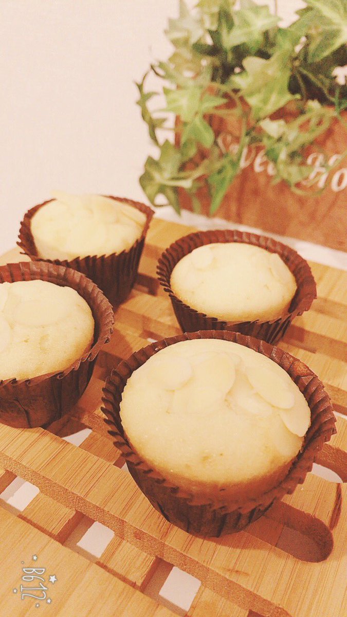 ruuchan684's tweet photo. #お菓子作り好きな人と繋がりたい
♯お菓子作り♯お菓子♯ケーキ♯おやつ
今日のお菓子♡胡桃のキャラメルケーキ、アーモンドマフィン、とろとろプリン作りました♡
しばらく旅行へ行っていたので、なかなかお菓子作りが出来ず…久しぶりにUPします🤗 https://t.co/ZE3LFiA3Hv
