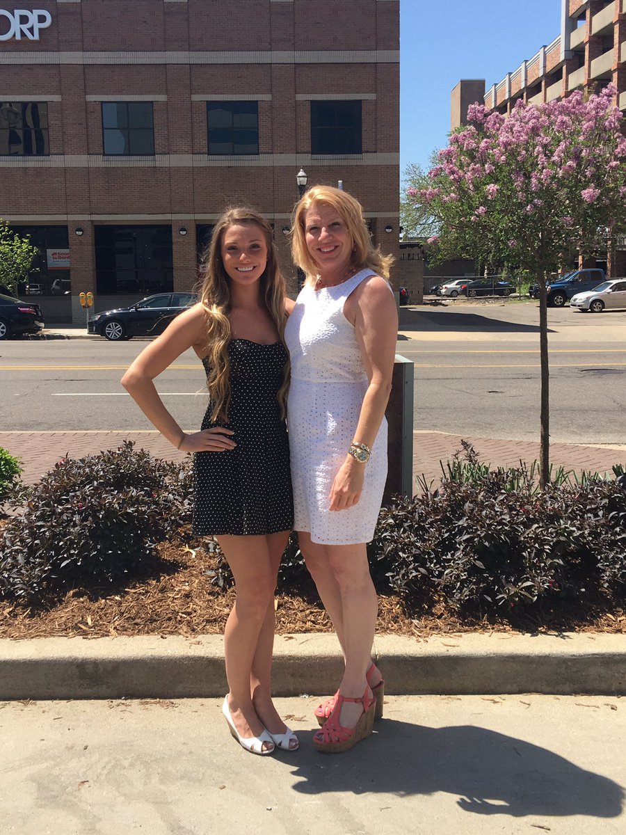 mariah123's tweet photo. Thanks for making me a mom! Your the best daughter anyone could ask for! 😘 https://t.co/5v64Sc8keY