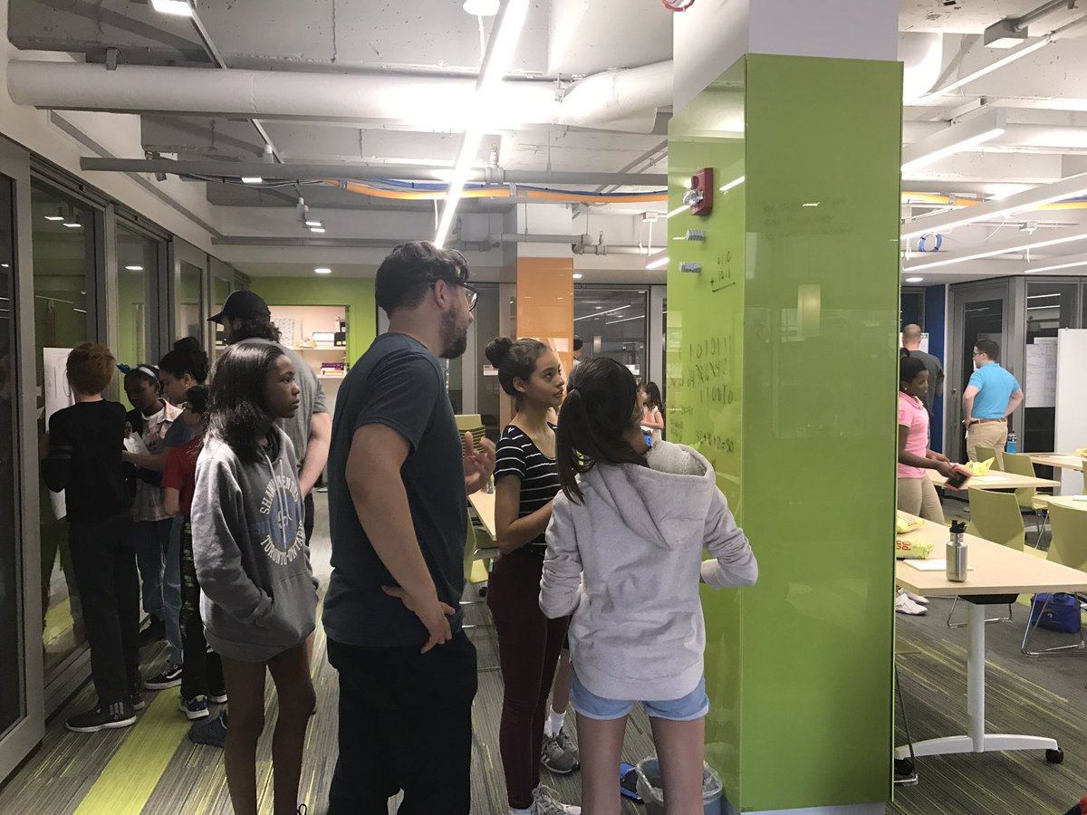 createaLOOP's tweet photo. We launched a new club at @WUSTL! Our student's built computers and learned the science behind binary code. #LearnMakePlay https://t.co/kTbY302Bzz