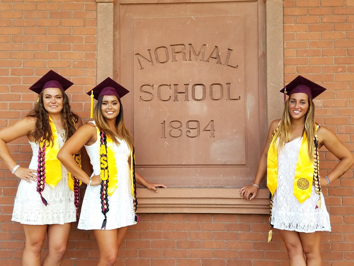 scpolo11's tweet photo. Seniors 2017! We made it! #SunDevilsGraduate  @ASUWaterPolo https://t.co/t2hkUhPbwX