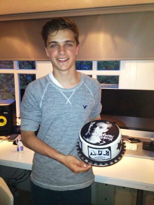 LoveGarrix18's tweet photo. 😍😍😍😍😍
Happy brithday
@MartinGarrix 
#NOWMartinGarrix https://t.co/Dzb9wnzabj