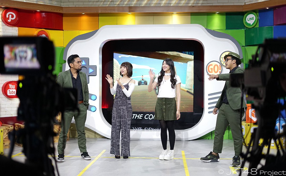 officialJKT48's tweet photo. .@N_ShaniJKT48 @achanJKT48 @TheComment_NET #JKT48TheComment Jangan lewatkan kehadiran Member JKT48 di @TheComment_NET sore ini, pukul 15.00 WIB. Ada yang cantiknya berlebih https://t.co/lO4H1vOAC4