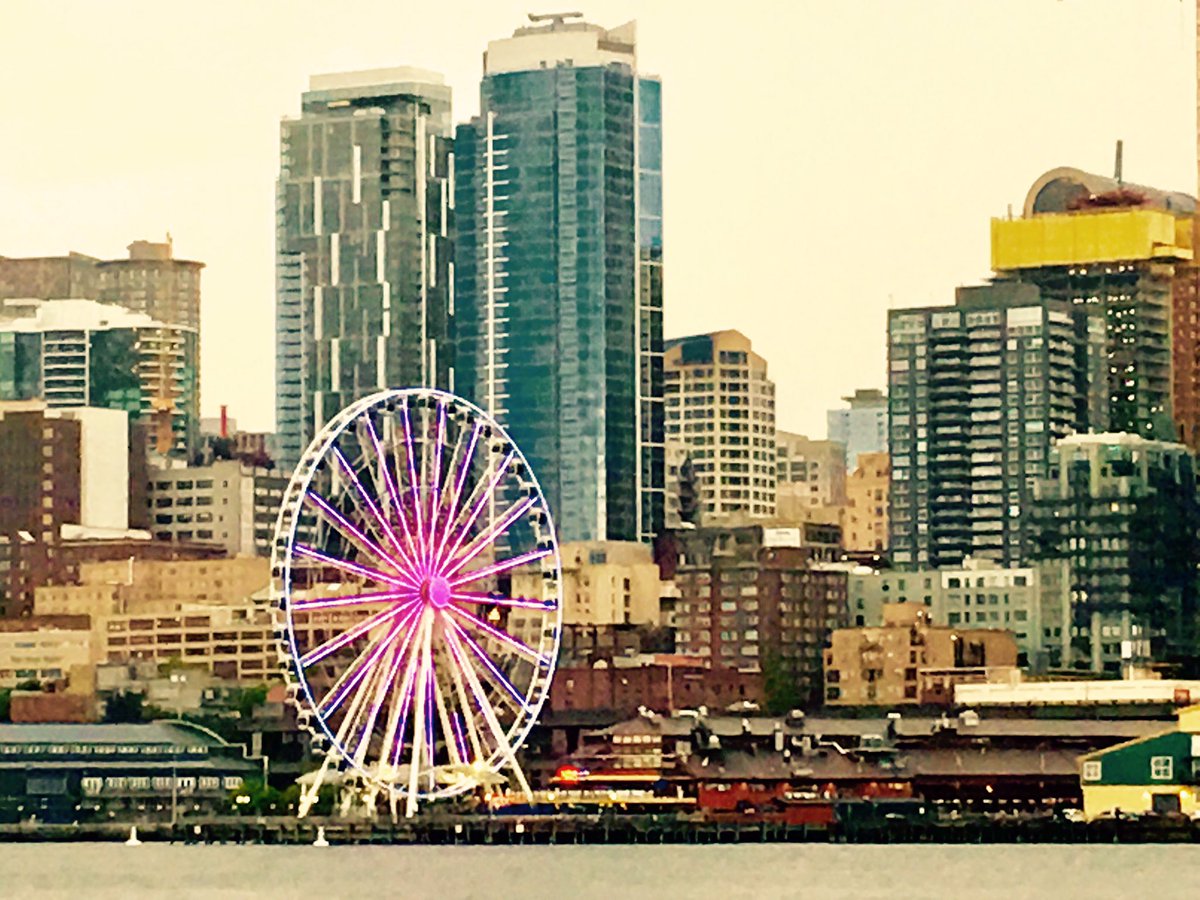 Road tripping Seattle on a rainy spring evening! #happymothersday #seattle #roadtrip #adventure