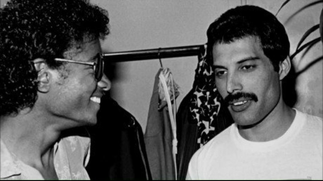 vyanina's tweet photo. Estos dos tienen más magia que toda la saga de Harry Potter.
Freddie Mercury - Michael Jackson 👑👑 https://t.co/NPQyZUUnU7