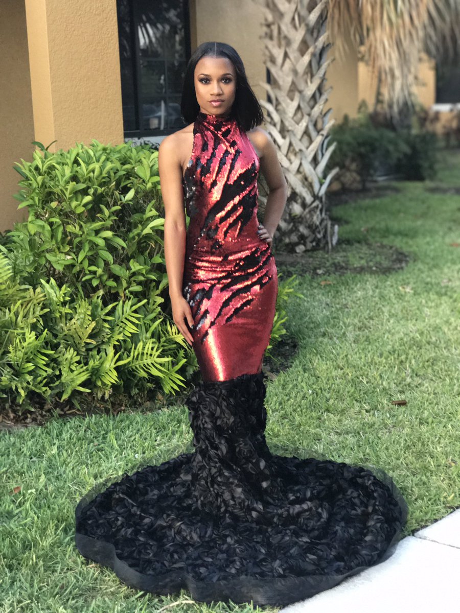 thereal_bratt's tweet photo. Pray you catch me 🔥💋 #MiramarProm2k17 https://t.co/Dd0761C7b9