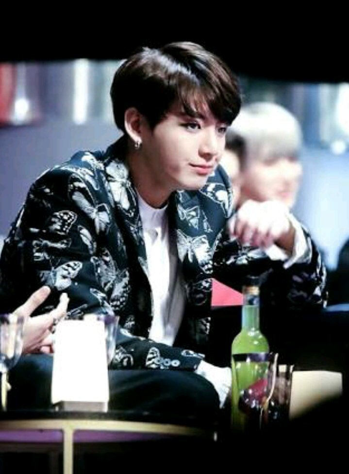trindade_dreew's tweet photo. esses ternos que eles usam em premiações é tãaaao divo

espero que eles usem na BBMAs, oremos

#BTSBBMAs https://t.co/o0WK0IlQyT