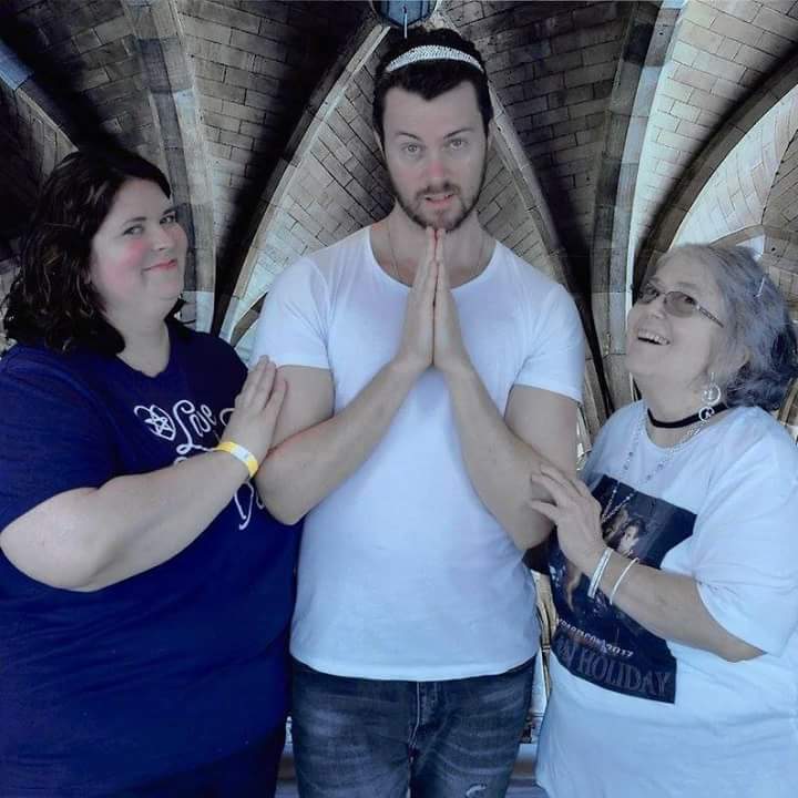LadyHope1983's tweet photo. I come to pray πΌ @DgFeuerriegel #spartacon https://t.co/JcklENDGau