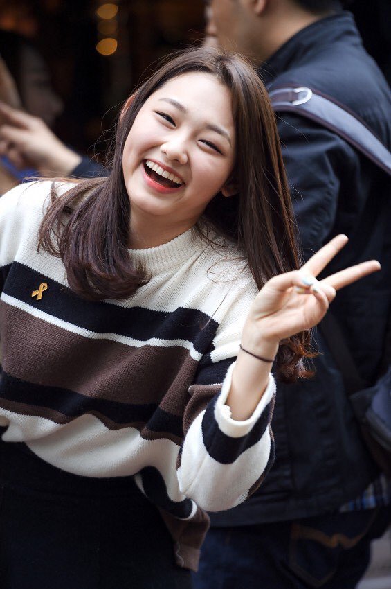 vipotaria's tweet photo. ー Mina from I.O.I ♡ https://t.co/XWkj3iNse0