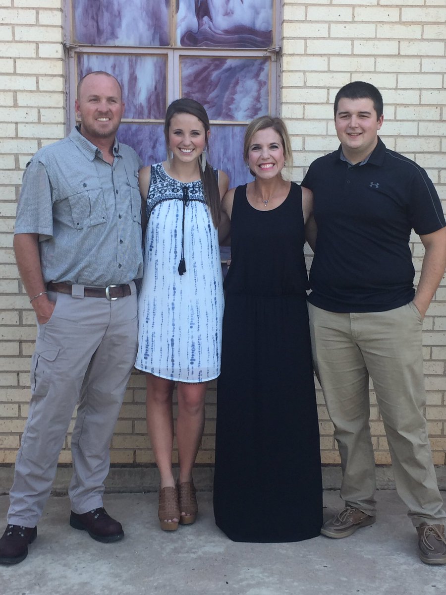 kacifollis's tweet photo. 2017 Senior Baccalaureate with our {almost} graduates ❤🎓🤘🏼 Thank you @SkeltonAdam for the message and encouragement! #5MoreWakeUps🎓 https://t.co/XTt9hToIEc