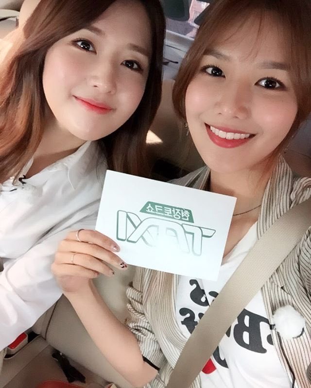 [VID][12-05-2017]SooYoung xuất hiện với tư cách là khách mời trên chương trình "TAXI" của kênh tvN cùng chị gái cô C_1MUrQUQAAchew