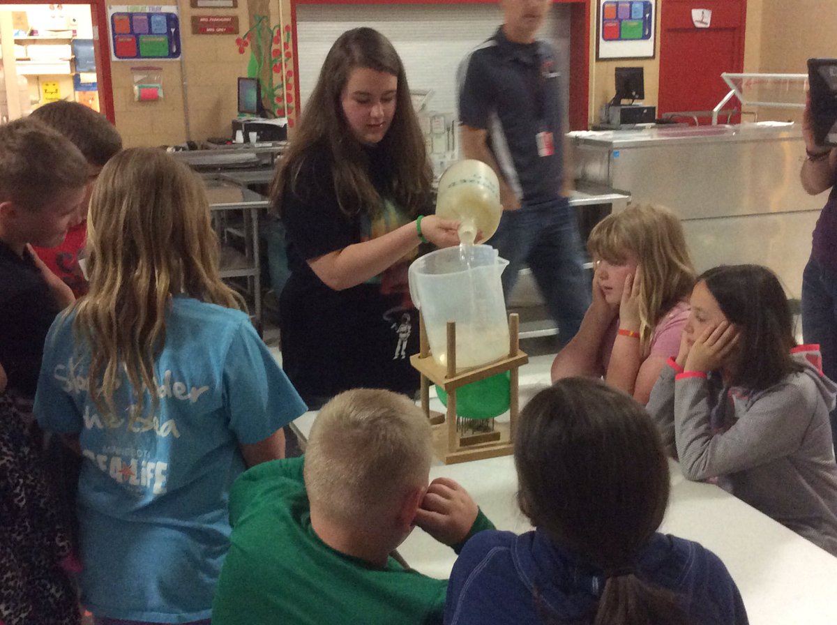 seibelgrade4's tweet photo. The high schoolers came &amp; showed us some pretty cool experiments on Friday! They set up different stations &amp; we got to try out each one! https://t.co/QxI9u86GLd