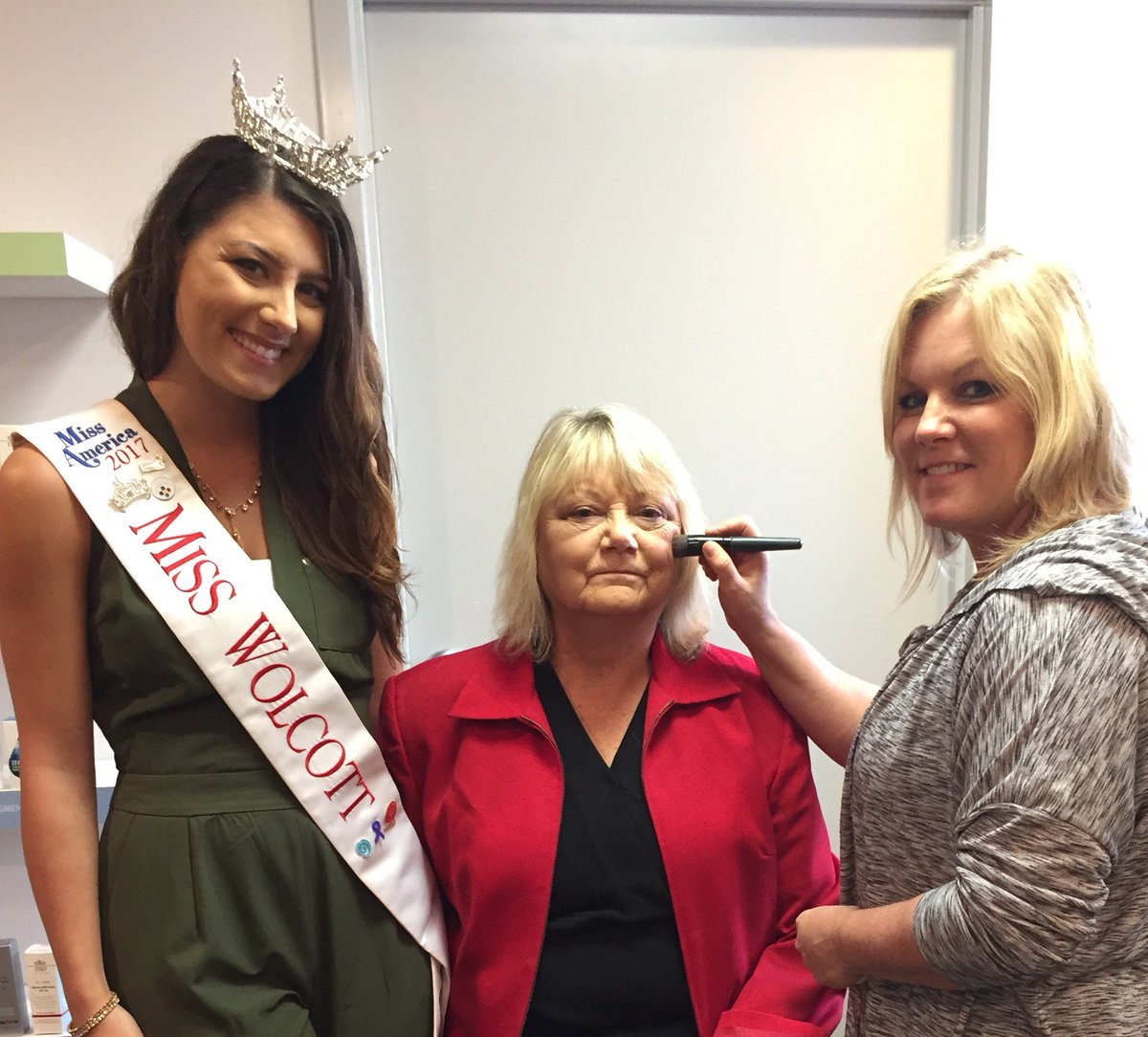 CarolJurzyk's tweet photo. Fundraiser for The Children's Miracle Network Hospitals at Advanced Dermatology's Spa with Miss Wolcott Alyssa Anderson and her Gramma. https://t.co/ABzB25Isg1