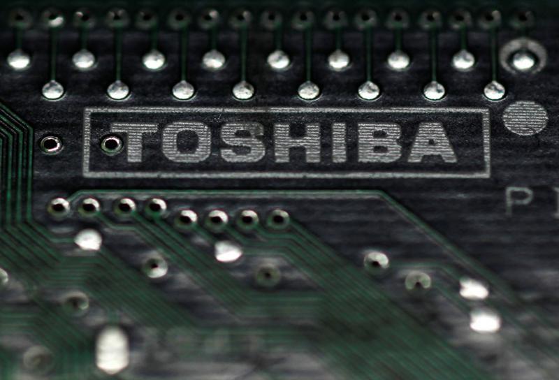 Western Digital seeks arbitration in row over Toshiba's $18 billion chip sale