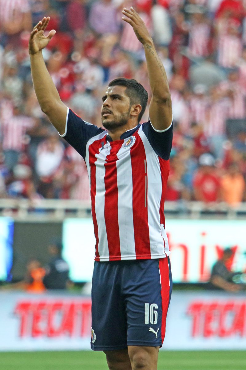 mponce_oficial's tweet photo. ¡SEMIFINALISTAS! Te amo @Chivas 🇦🇹 Gracias por el apoyo, me queda claro que la mejor afición la tenemos nosotros. 👍🏾 #ADarLaVuelta 🏆 https://t.co/bGRJ141m2g