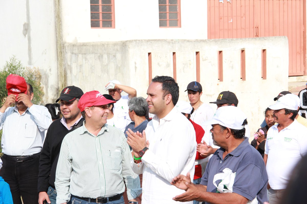 MoralesCarlosMX's tweet photo. Los invito a votar este 4 de Junio por el Dr. Hervert, el cual trabajará con grandes personas para mejorar el municipio. #QueResurjaVeracruz https://t.co/FGICWMbOIT