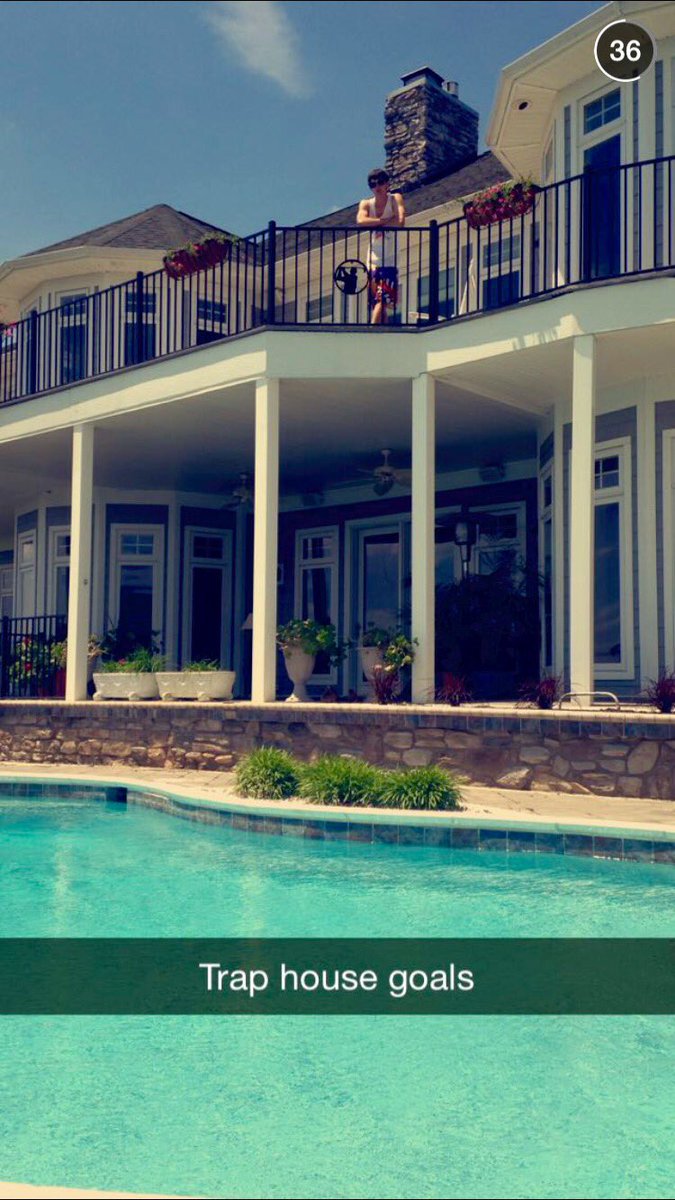 dylanmay97's tweet photo. 90 degrees on Wednesday calls for pool days to start again 🌊 https://t.co/Vjys9iCBx2