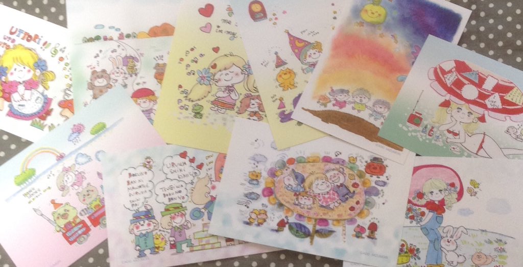ここチャ Auf Twitter 終了ギリギリに知って慌てて行ってきました水森亜土展 この展覧会では絵本の原画と劇団公演のポスターの展示が中心でした アクリル板に描かれたイラストや亜土ちゃんグッズなどもありました かわいいよ ポストカードセットとペン ここチャ Auf Twitter 終了ギリギリに知って慌てて行ってきました水森亜土展 この展覧会では絵本の原画と劇団公演のポスターの展示が中心でした アクリル板に描かれたイラストや亜土ちゃんグッズなどもありました かわいいよ ポストカードセットとペン
