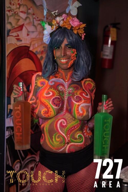 promising0's tweet photo. #touchvodka #touch #sandraandmodeling #bodypaint https://t.co/H9eDEsKutV