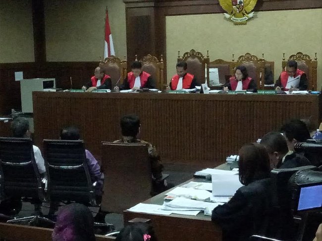 Sidang KTP-el Hari ini Menghadirkan 7 Saksi goo.gl/6nZbYV