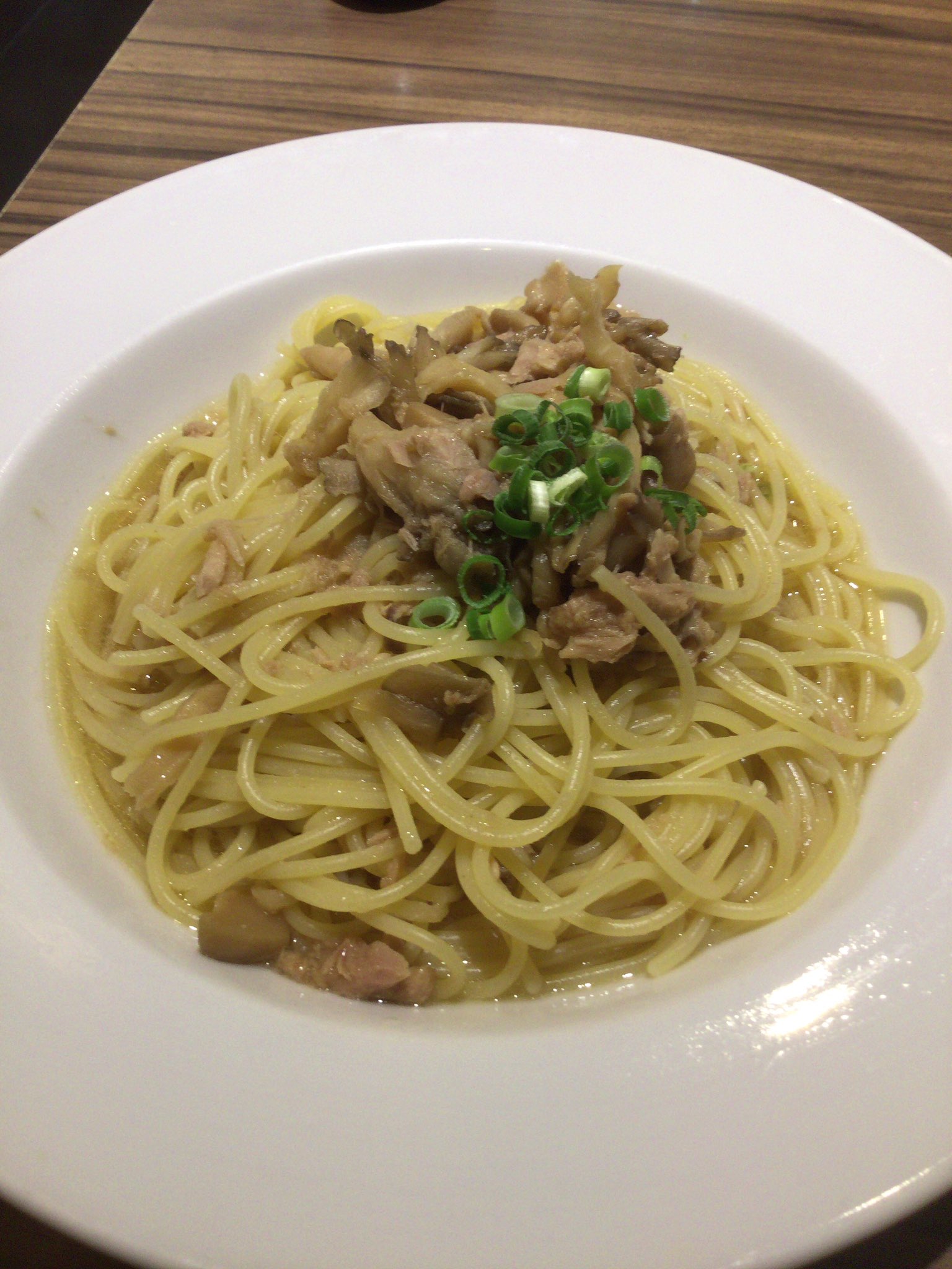 Morite2 もりてつ キノコとツナのパスタを食べました 英語 ではpasta Spaghettiなので注意 ペンネとかもパスタなので よく外国でパスタ頼んでスパゲティが出てこなくて困惑する日本人を見かける T Co 4nmak8ihhq Twitter