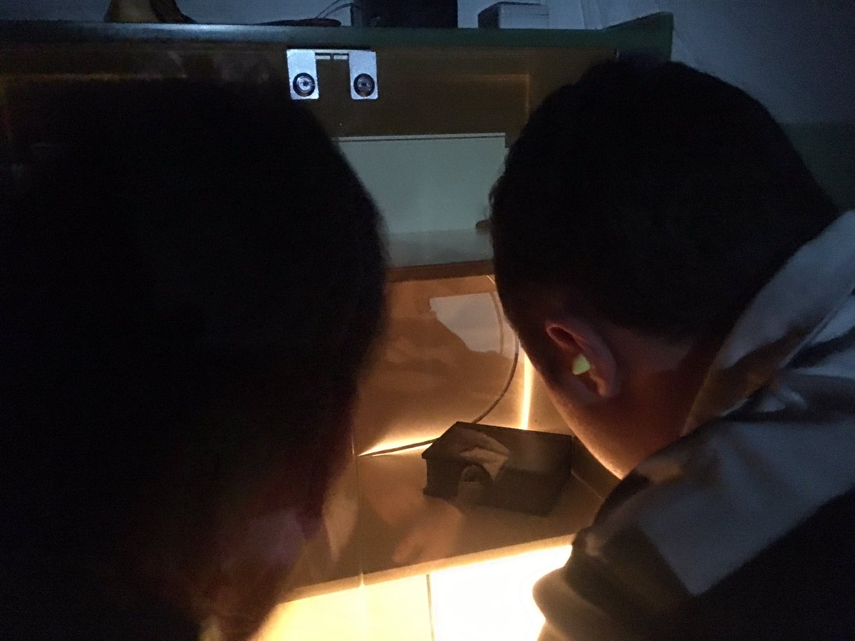 iElenaR's tweet photo. Profesores y alumnos de distintas especialidades trabajando en equipo #EscapeRoom "ChemicalRisk"💡⏱👌 https://t.co/vTywjm2MM1