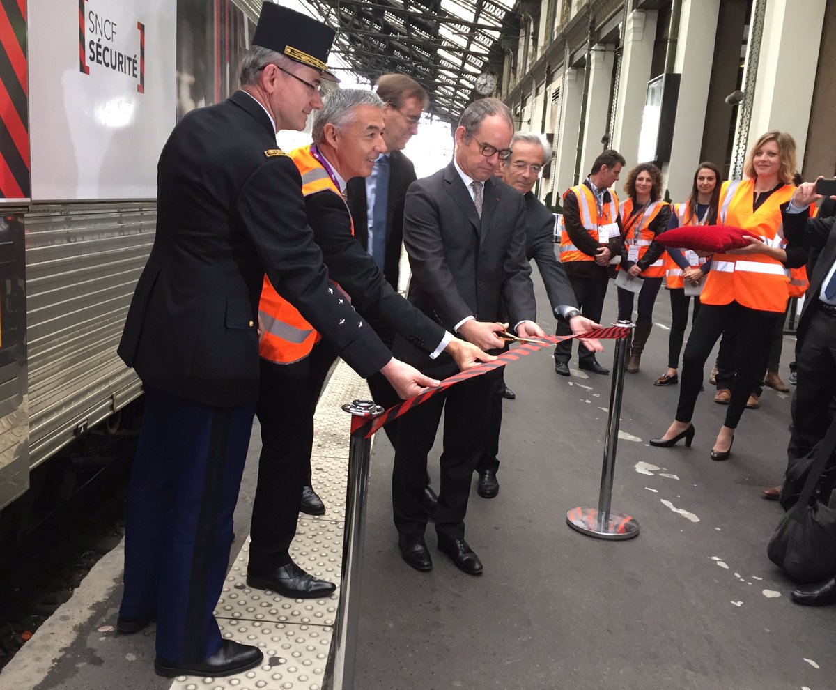 TrainsExpo's tweet photo. #traindelasecurite @GroupeSNCF officiellement inauguré ce matin par @Patrick_Jeantet #FDelorme @PatAuvrele  #RichardLizurey @Gendarmerie https://t.co/Kt5robMoJ3