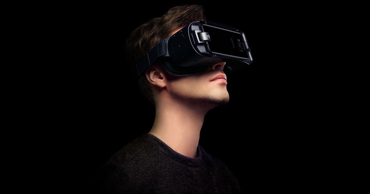 Виртуальность реальность. Очки виртуальной реальности. VR виртуальная реальность. Человек в очках виртуальной реальности. VR очки на человеке.