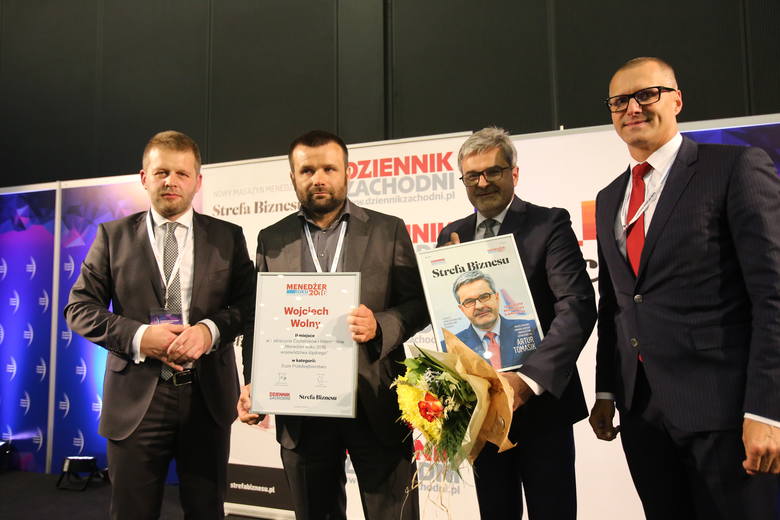 EuvicGroup's tweet photo. Wojciech Wolny, prezez Zarządu #Euvic w gronie najlepszych menadżerów 2016 roku! Gratulujemy! https://t.co/Wb0sIhcFcO https://t.co/1avqwSmoZT