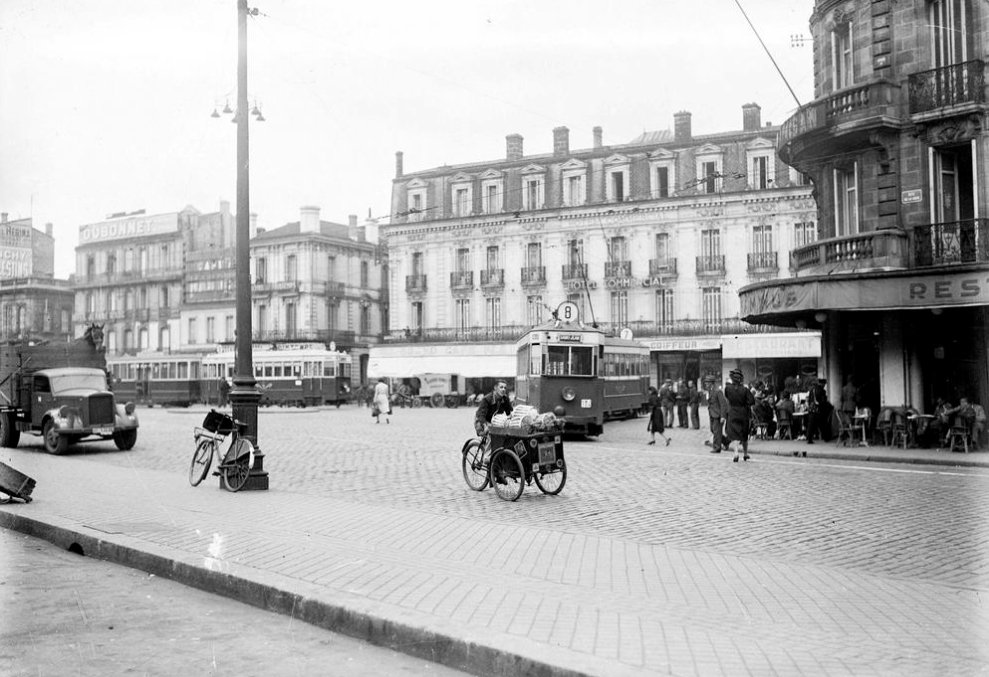 vecto_cycles's tweet image. Dans les archives de Sud-Ouest en 1930-1950, il y avait déjà un #triporteur ! ** #cargobike #Bordeaux #velocargo