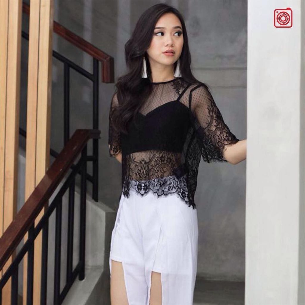 carousell_id's tweet photo. Monday ootd: black and white by @ashleykantjana 👗 Dapatkan koleksinya di https://t.co/2XxzwBdZY5 ❤️ #shopmycarousell #ipreview @preview.app https://t.co/HN49QbDXW0