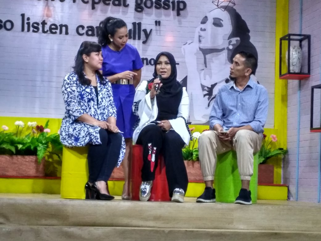 Para korban penipuan Adatours Travel, &amp; slh satunya ikut dlm rombongan jamaah umroh dg <a href="/kalinacorbuzier/">KalinaOcktaranny</a> , namun hrs mmbri tiket plg sendiri.