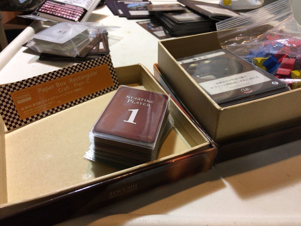 Kio Toyama ナショナルエコノミーメセナのカードスリーブ入れるなら かどまる64 のインナーを使うと端も余らずジャストフィットでした だけど厚み的に箱が閉まらなくなるので 今回もダイソーで無地の紙箱買ってきて二重構造に これオススメ 職人 Kio Toyama ナショナルエコノミーメセナのカードスリーブ入れるなら かどまる64 のインナーを使うと端も余らずジャストフィットでした だけど厚み的に箱が閉まらなくなるので 今回もダイソーで無地の紙箱買ってきて二重構造に これオススメ 職人