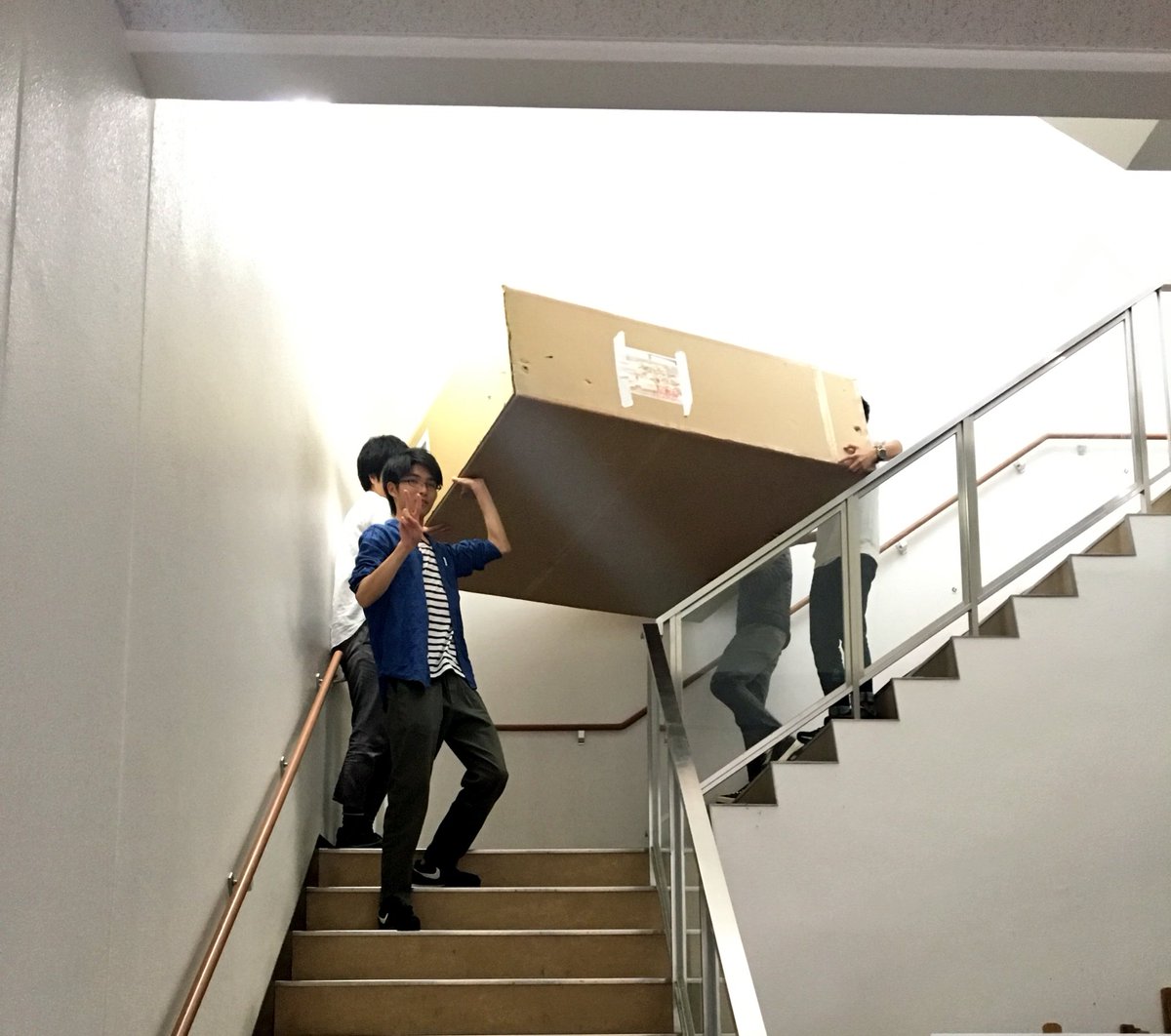 第１０回 福山大学卒業設計展 いよいよ明日5月16日14時から 尾道図書館にて第10回福山大学卒業設計展を開催します 是非お越しください 写真は5月12日の運搬作業の風景です