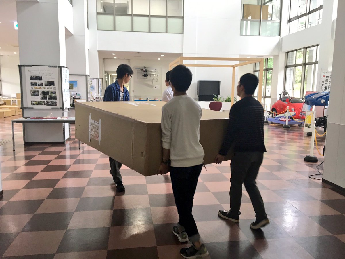 第１０回 福山大学卒業設計展 いよいよ明日5月16日14時から 尾道図書館にて第10回福山大学卒業設計展を開催します 是非お越しください 写真は5月12日の運搬作業の風景です