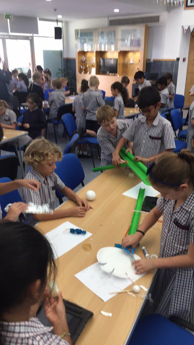 Year3Dbs's tweet photo. Year 3 at the science fair with the wonderful Professor Nutty Nicky #DBSINSPIRED #STEAM #sciencerocks https://t.co/vOfALt0XeI