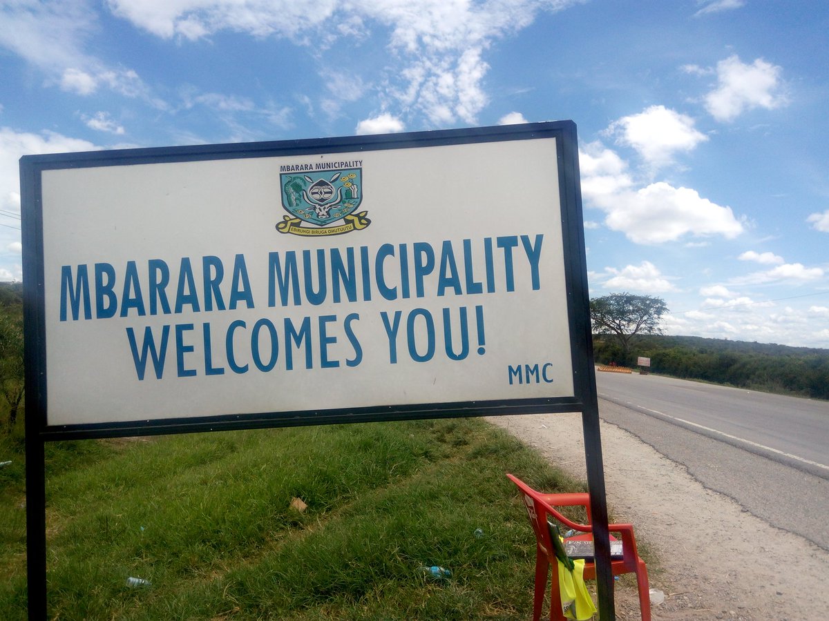 MTNBandoman's tweet photo. Like we say "every where you go " #juzzainternet with #JuzzaVitzChallege is in Mbarara. Have you subscribed yet ? Dail *150*3*1# to join. https://t.co/B2CvrUqWzi