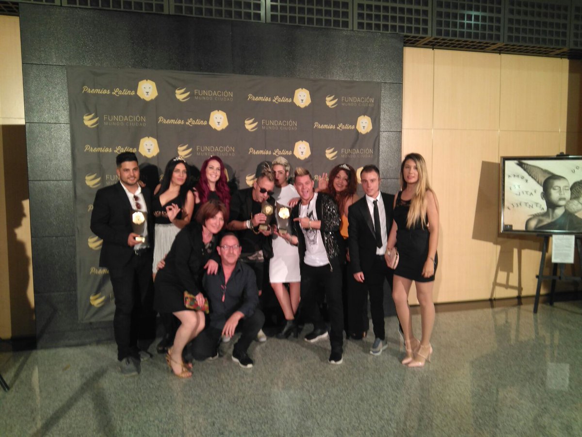 Mil Gracias, un placer recibir el <a href="/premios_latino/">Premios Latino</a> 
#PremiosLatino2017 
@Mapy4babys <a href="/Ruby4Babys/">Ruby Morales Aragon</a> @Pau4Babys @isia4babys