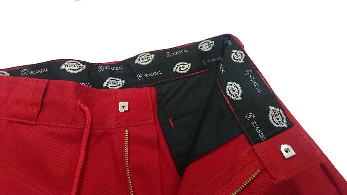 新品】Dickies SCANDALロゴ 赤ショートパンツ 28 新品】Dickies