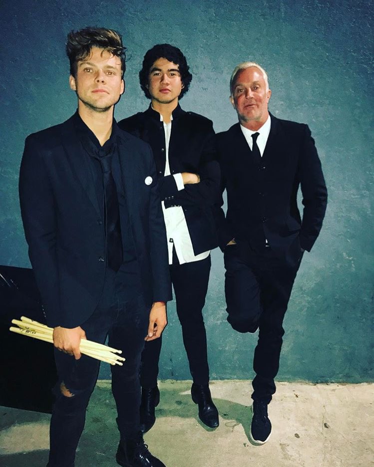 "Thank You <a href="/Calum5sos/">Calum Hood</a> <a href="/Ashton5sos/">Ashton Irwin</a> for playing this awesome benefit for <a href="/SweetRelief/">Sweet Relief Musicians Fund</a> tonight. Good guys for a good cause" -Feldy on IG